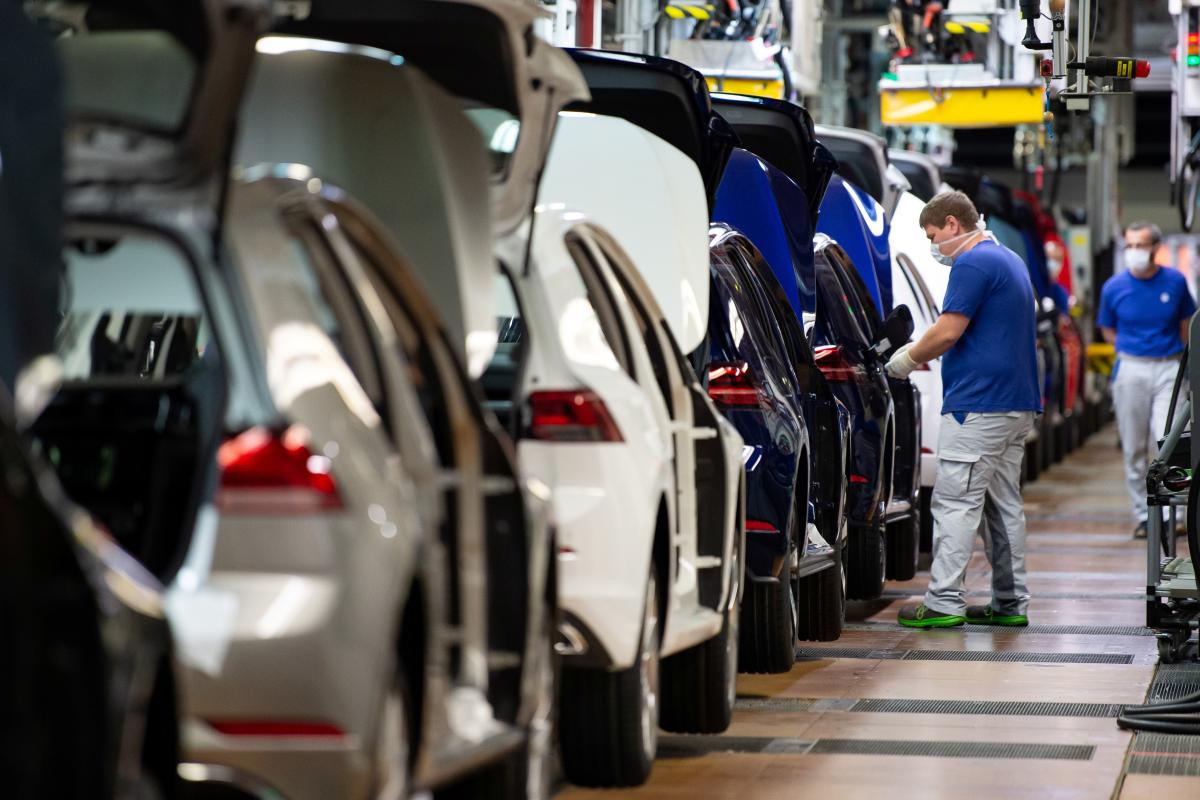 Volkswagen прекратил сборку машин в России / фото REUTERS Volkswagen прекратил сборку машин в России / фото REUTERS