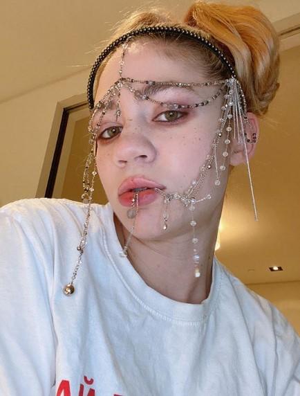 Співачка Grimes / Фото: instagram.com/grimes Співачка Grimes / Фото: instagram.com/grimes