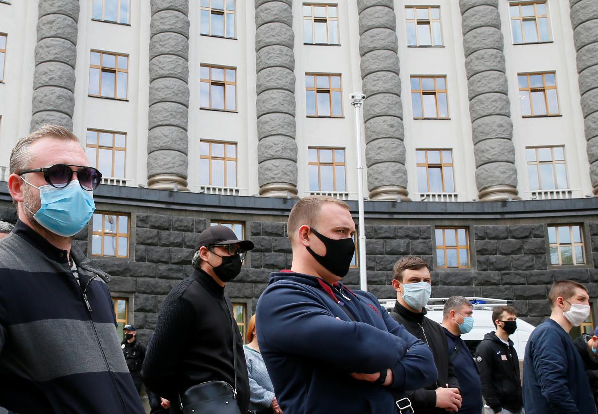 Возле Кабмина возобновился протест / REUTERS Возле Кабмина возобновился протест / REUTERS