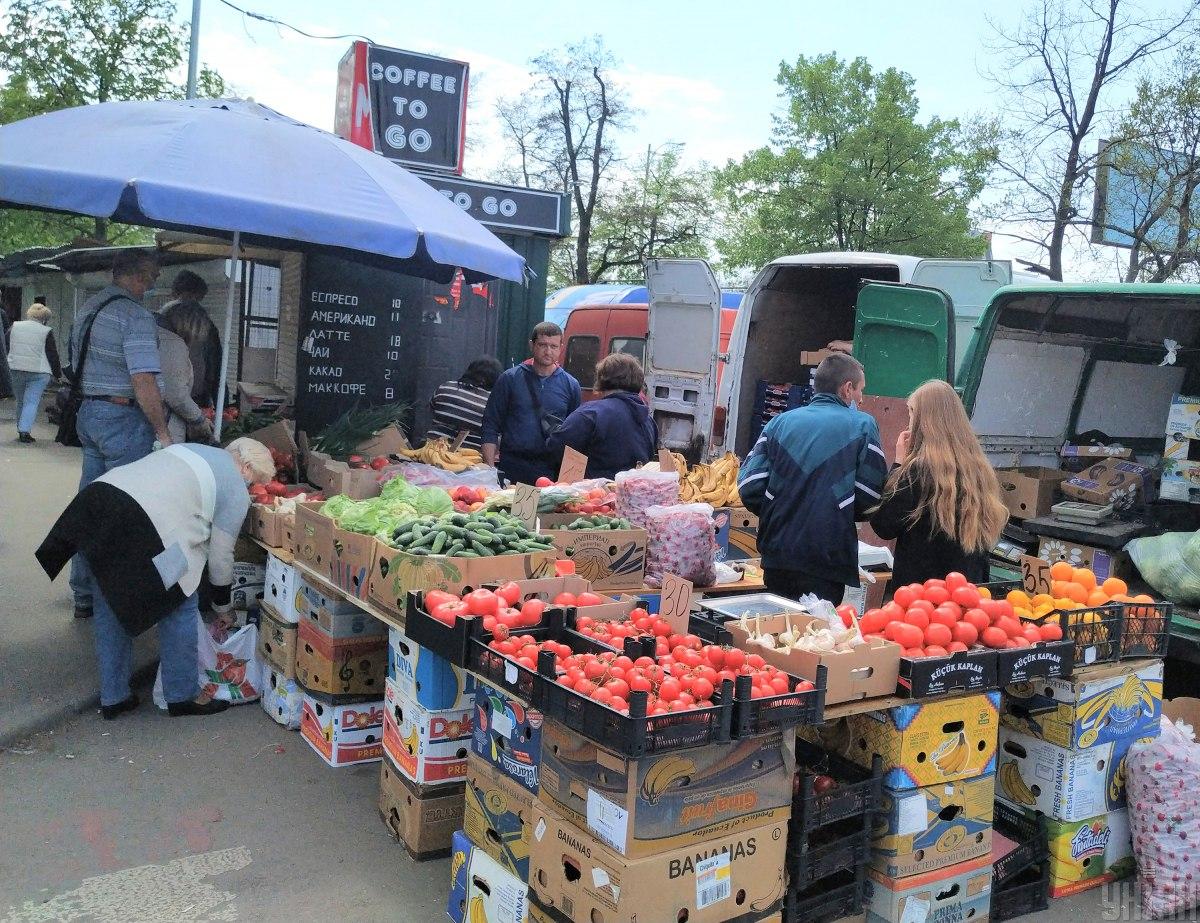 Центральный рынок Чернигова без предупреждения посетил Максим Степанов с инспекцией / фото УНИАН
