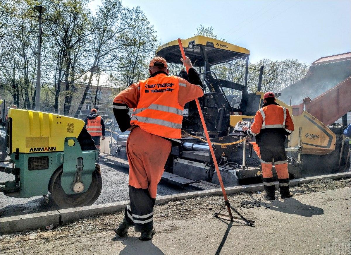 Все средства из Дорожного фонда на следующий год будут перенаправлены на нужды обороны / фото УНИАН Все средства из Дорожного фонда на следующий год будут перенаправлены на нужды обороны / фото УНИАН