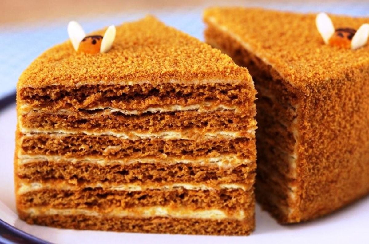 Медовый торт со сметанным кремом, пошаговый рецепт с фото
