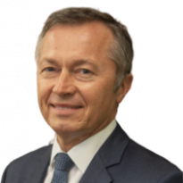 "Україна не може собі дозволити сидіти на карантині дуже довго. Якщо він затягнеться до осені, економіка може впасти на десять – п'ятнадцять відсотків"