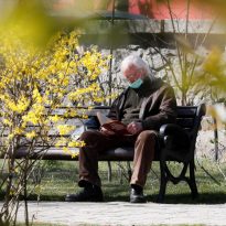 Искусственный интеллект научили предсказывать одиночество пожилых людей