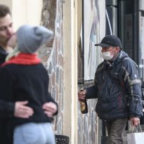 Кабмін продовжив карантин в Україні до 22 травня