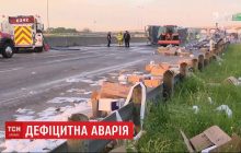 У США перекинулась фура з туалетним папером: частина дефіцитного товару згоріла (відео)