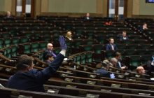 На тлі пандемії коронавірусу Сейм Польщі дозволив голосування на виборах президента поштою