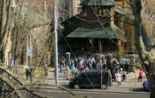У мережі показали парафіян-порушників: натовп з дітьми біля церкви в Києві і причащання "з однієї ложечки" у Львові (фото, відео)