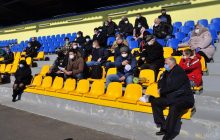 Квіти та депутати на трибуні: на Харківщині сесію райради провели на стадіоні (фото)