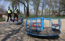 В Бердянске девушка повесилась на детской площадке