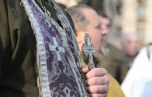 МОЗ прирівняло священнослужителів до соцпрацівників, аби вакцинувати їх