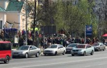 "Черга у кількасот метрів": у мережі показали натовп порушників карантину біля церкви в Одесі (фото)