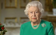 "Коронавирус не одолеет нас": Елизавета II поздравила с Пасхой (видео)