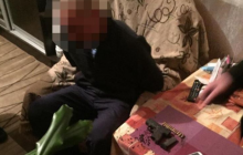 В Киеве спецназ задержал ранее судимого мужчину за стрельбу из окна по прохожим (фото)