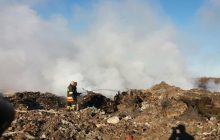 Во Львовской области в течение пяти часов тушили пожар на свалке (фото)