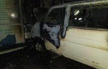 В Харькове горящий микроавтобус въехал в дом (фото)