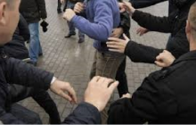 Масова бійка на Донбасі: одного з учасників госпіталізували з тяжкими травмами