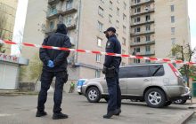 Вспышка коронавируса в Вишневом: общежитие охраняют, посетителей не пропускают (фоторепортаж)