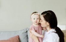 Сегодня отмечают День дочери: лучшие поздравления и открытки
