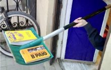 Слідом за млинцями: росіянам через коронавірус стали продавати книги з лопати (фото)
