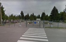 У Рівному пенсіонерка застрягла в паркані, намагаючись пролізти на закрите кладовище