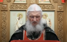 Проклинающему российскому священнику запретили проповедовать