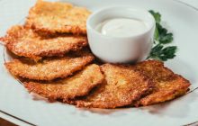 Пальчики оближешь: рецепты вкусных драников (видео)