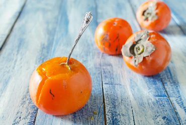 Как правильно есть хурму: диетологи рассказали секреты употребления