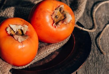 Зачем поливать хурму кипятком: полезная хитрость