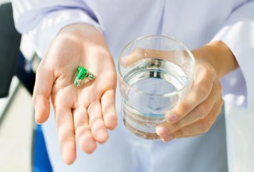 Незабаром в Україні знизять ціни на ліки: прем'єр розповів деталі