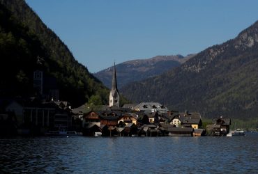 Самый популярный городок Австрии решил радикально бороться с любителями селфи