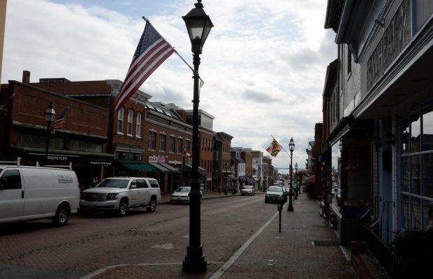 Коронавирус превратил крупные города США в "безлюдные пустыни" (фоторепортаж)
