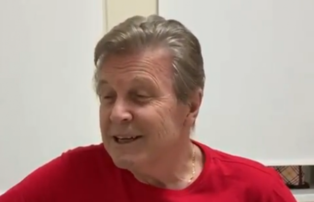 "Дуже змарнів": хворий на коронавірус Лев Лещенко вперше показав, як виглядає (відео)