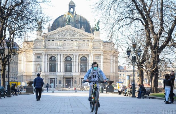 Во время карантина улицы Львова опустели (фоторепортаж)