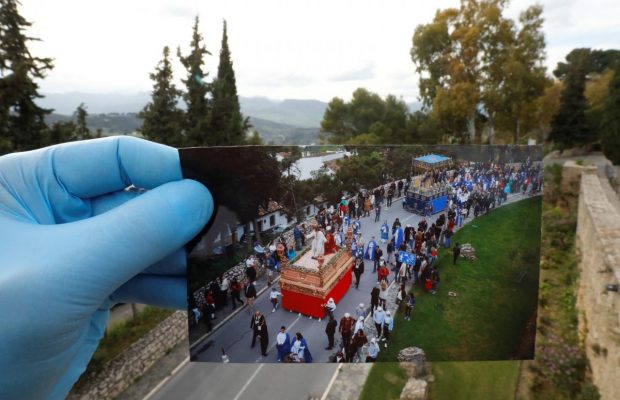 Фотограф "заполнил" улицы испанского городка массовой процессией в Вербное воскресенье (фоторепортаж)