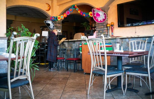 В Австрии с 15 мая ослабят карантин: откроются рестораны и церкви