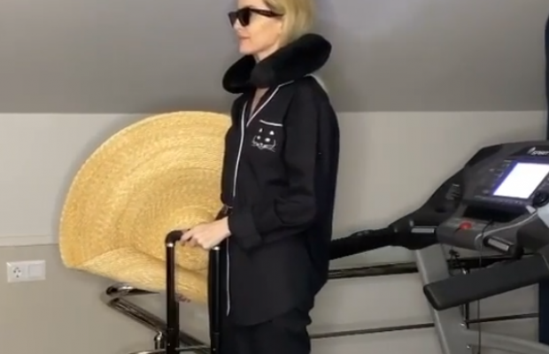 Соскучились по путешествиям: в сети активно делятся видео с "прибытием в аэропорт" на беговой дорожке