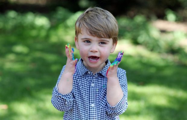 Другий день народження: Кейт Міддлтон і принц Вільям показали святкові фото молодшого сина (фото, відео)