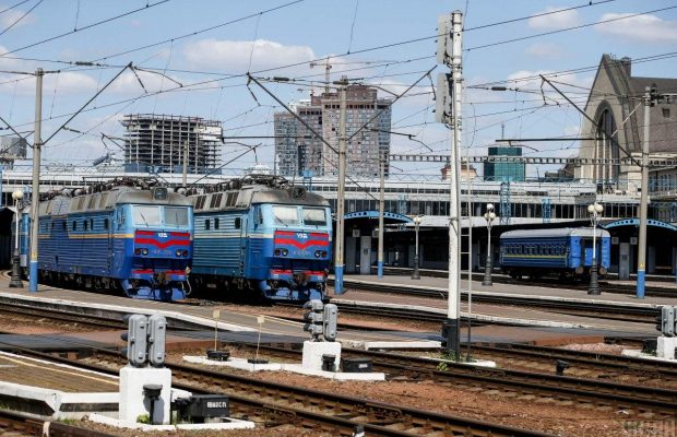 У Києві потяги відправляються із затримкою через відключення напруги (перелік маршрутів)