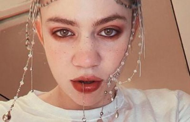 Круто бути дивним: вагітна подруга Ілона Маска показала свій "красивий" макіяж (фото)