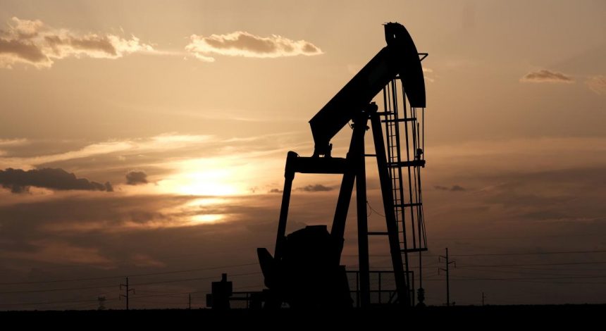 Reuters: Oil holds near multi-year highs amid demand recovery