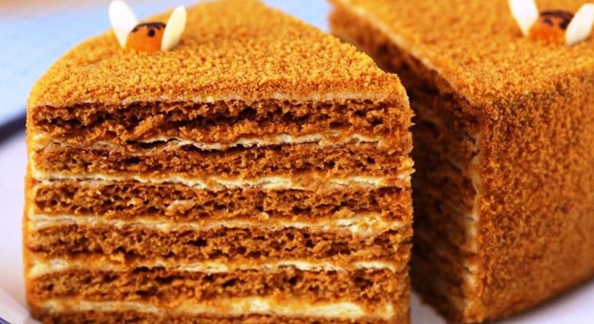 Как приготовить невероятный "Медовик": рецепты нежно-сочного торта