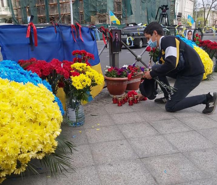 В центре города почтили память двух первых погибших 2 мая 2014 года украинских патриотов