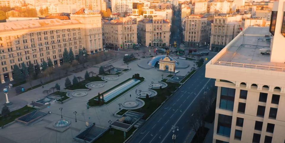Порожній Майдан Незалежності у кліпі / скріншот з відео Порожній Майдан Незалежності у кліпі / скріншот з відео