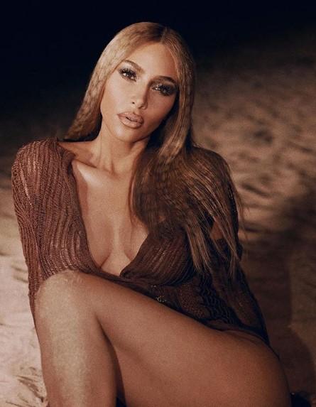 Кім Кардашьян на пляжі / Фото: instagram.com/kimkardashian Кім Кардашьян на пляжі / Фото: instagram.com/kimkardashian