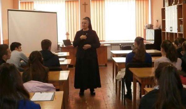 Галина Терешкевич читает курс лекций по биоэтике для студентов-медиков (фото УГКЦ) Галина Терешкевич читает курс лекций по биоэтике для студентов-медиков (фото УГКЦ)