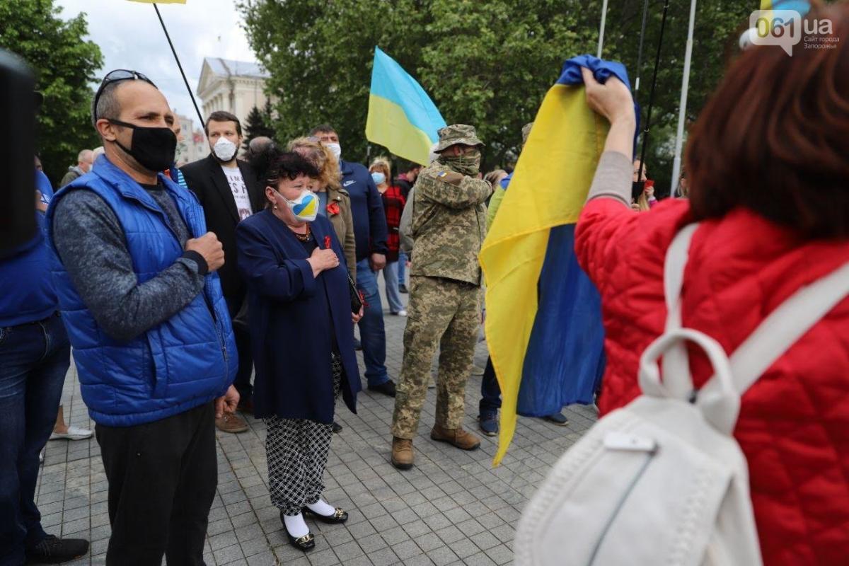 Проросійські активісти влаштували провокації на Алеї слави / фото 061.ua Проросійські активісти влаштували провокації на Алеї слави / фото 061.ua