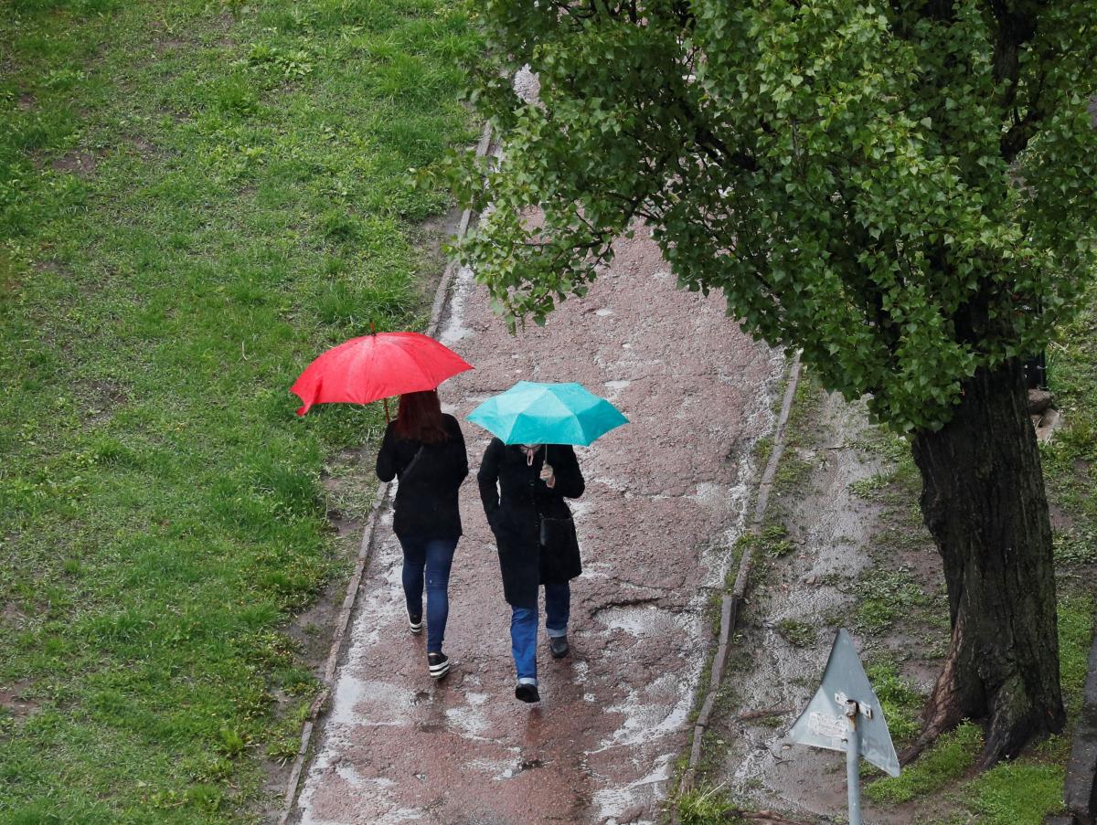 Вихідні в Україні будуть холодними та з дощами / фото REUTERS