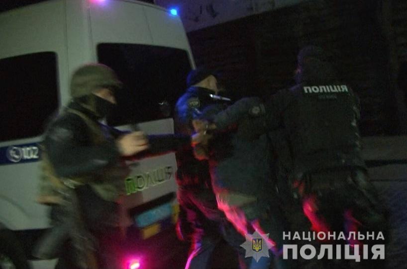 Поліція затримала зловмисника, який погрожував підірвати ресторан на Львівщині / фото facebook.com/MVS.LVIV Поліція затримала зловмисника, який погрожував підірвати ресторан на Львівщині / фото facebook.com/MVS.LVIV