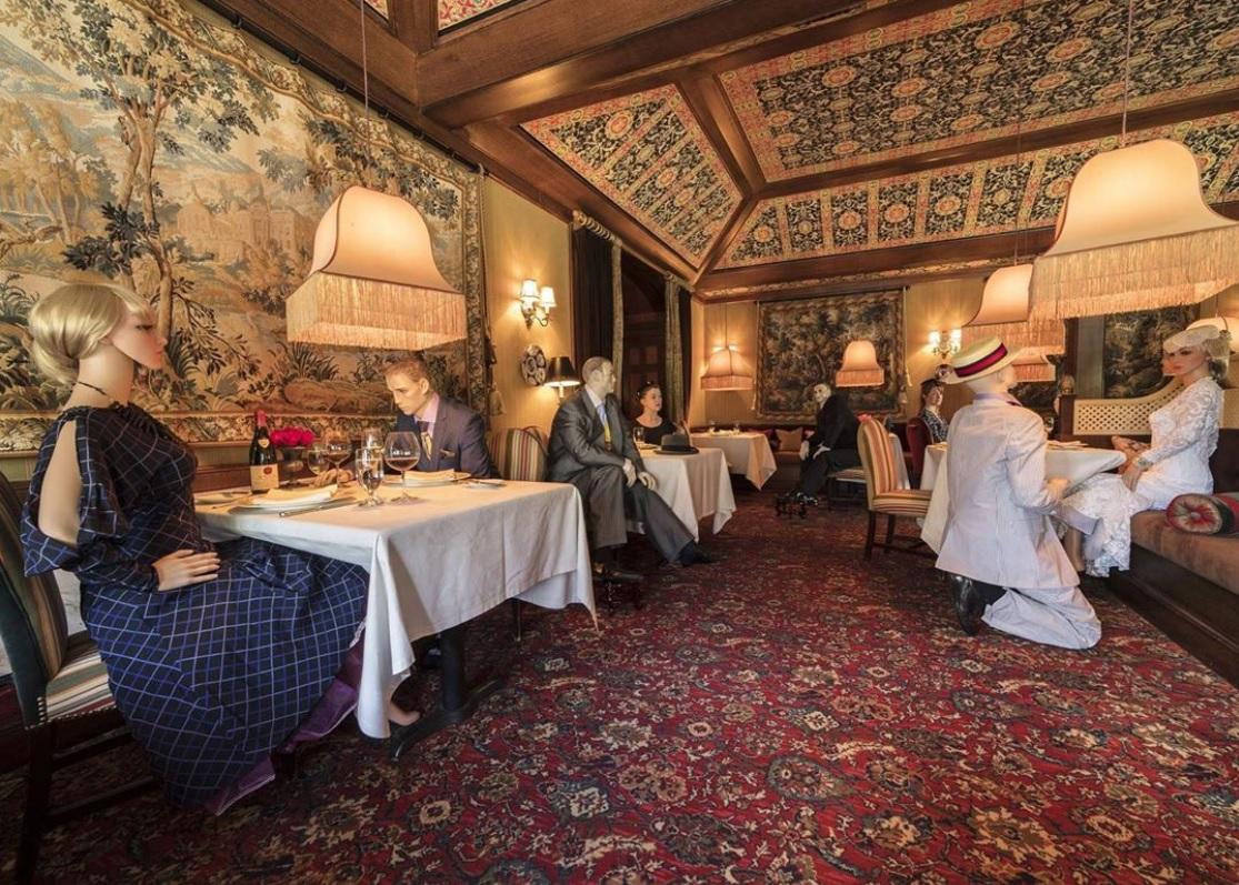 Посетителям ресторана будут подсаживать манекены / Фото: Inn in Little Washington Посетителям ресторана будут подсаживать манекены / Фото: Inn in Little Washington